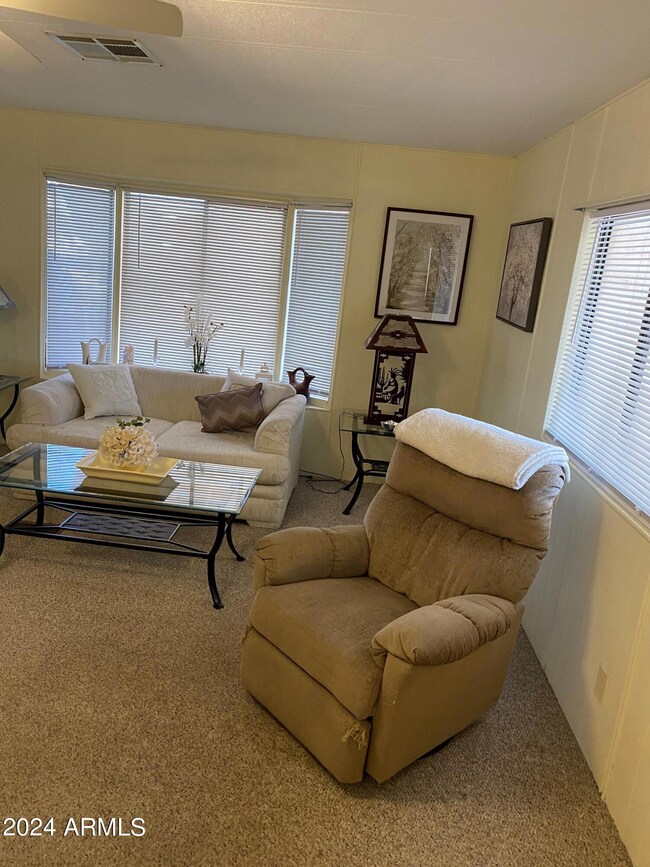 1050 E. Broadway #15 Livingroom Pic 1