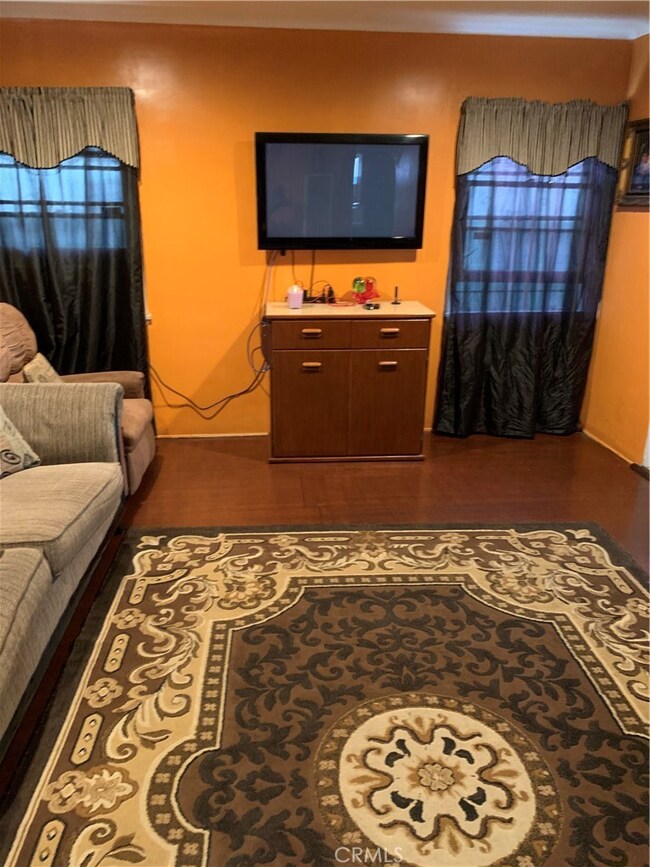 10315 S Freeman Ave, Inglewood, CA 90304 - photo 5