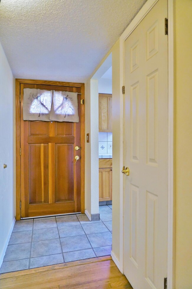 3333 S Dollner St Visalia 06 Entryway Sm