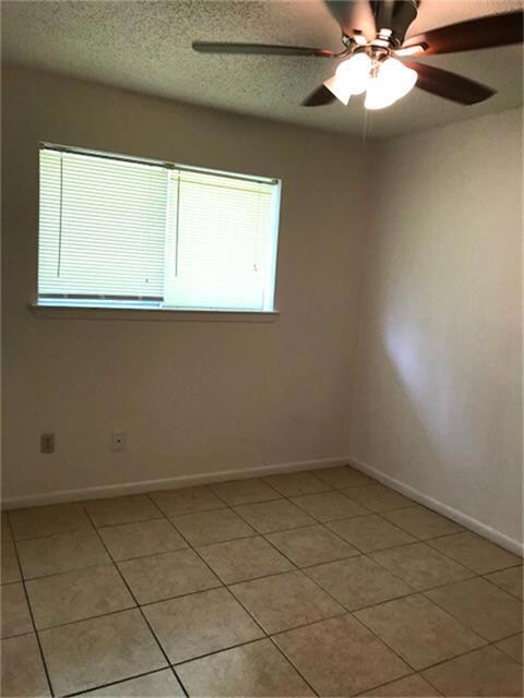 911 Pilot Point Dr, Houston, TX 77038 - photo 5