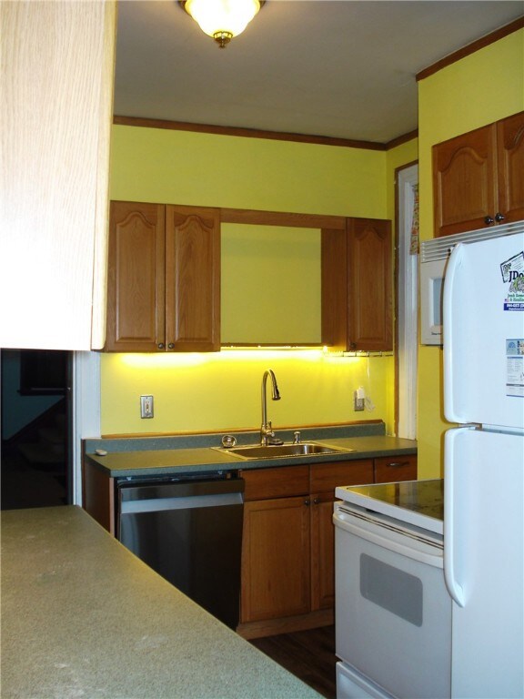 Bright cheery fully-equipped kitchen