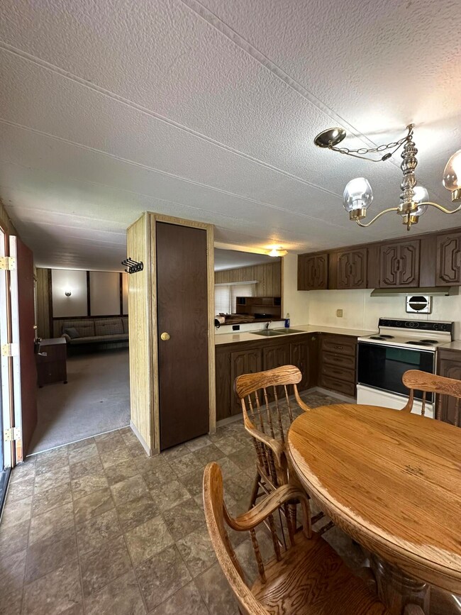 dining/kitchen
