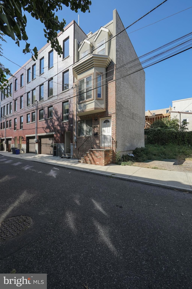 1030 N Leithgow St, Philadelphia, PA 19123 - photo 4