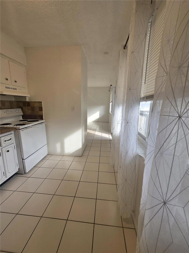 1400 N 17th Ave unit 17, Hollywood, FL 33020 - photo 3