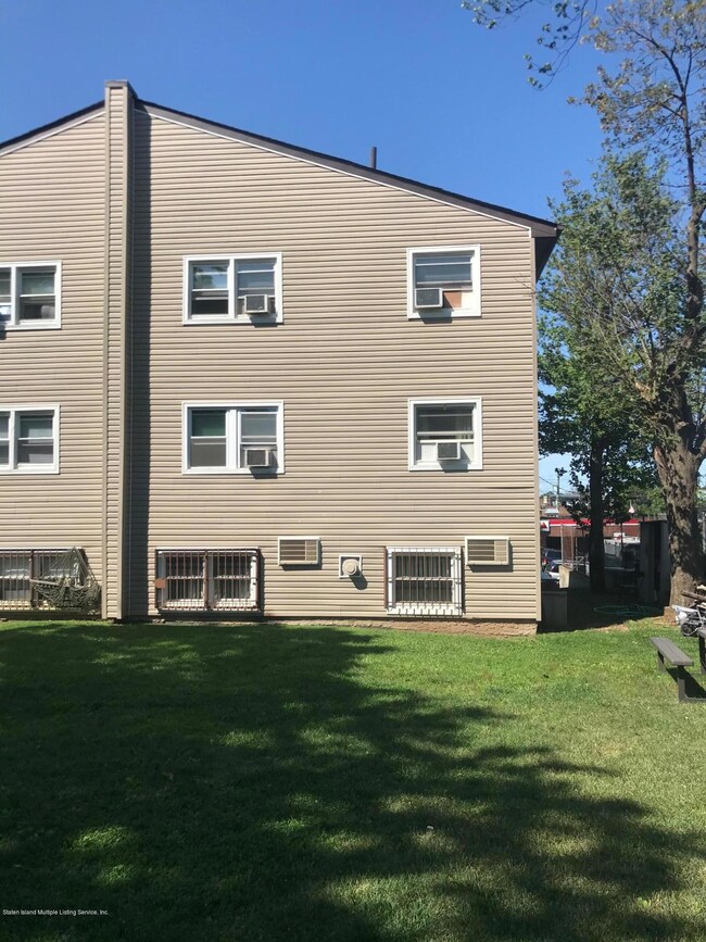 21 Perry Ave, Staten Island, NY 10314 - photo 4