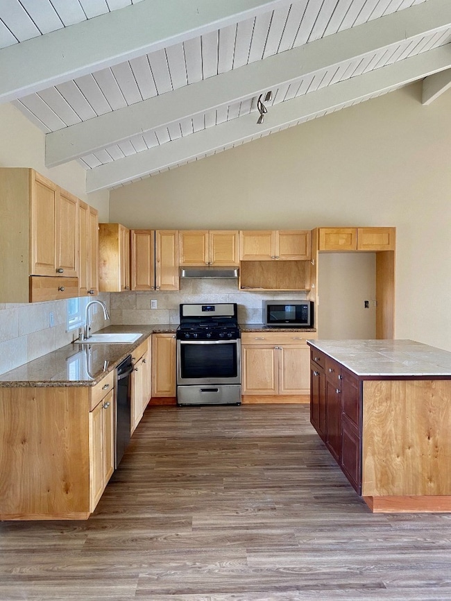 Spacious elevated ceilings in kitchen