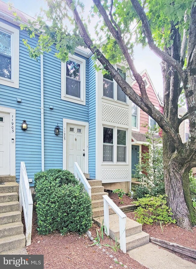 11905 Crosswind Ct, Reston, VA 20194 - photo 3