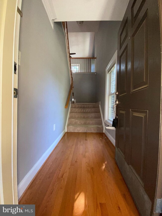 5989 Meadow Brook Dr, Burke, VA 22015 - photo 3