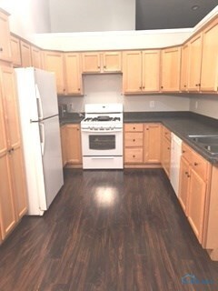 746 Oakwood Ave, Sheffield Lake, OH 44054 - photo 6