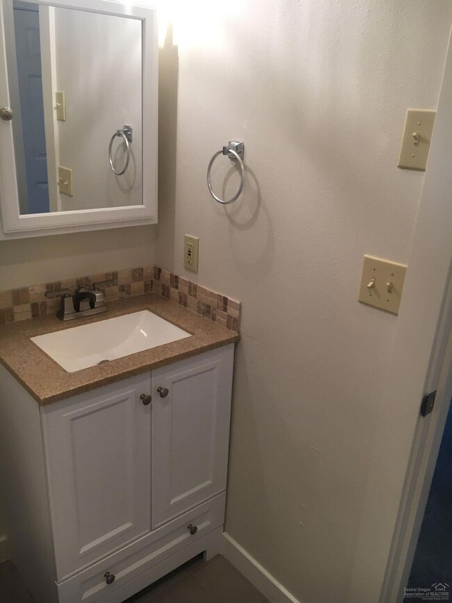 3228 SW Quartz Place, Redmond, OR 97756 - photo 2