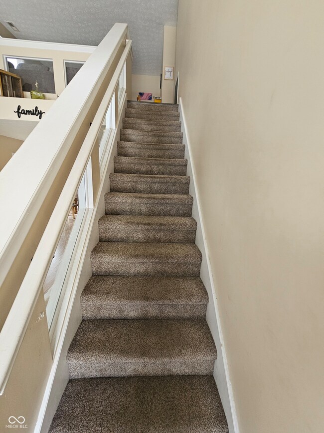 628 Cembra Dr, Greenwood, IN 46143 - photo 5