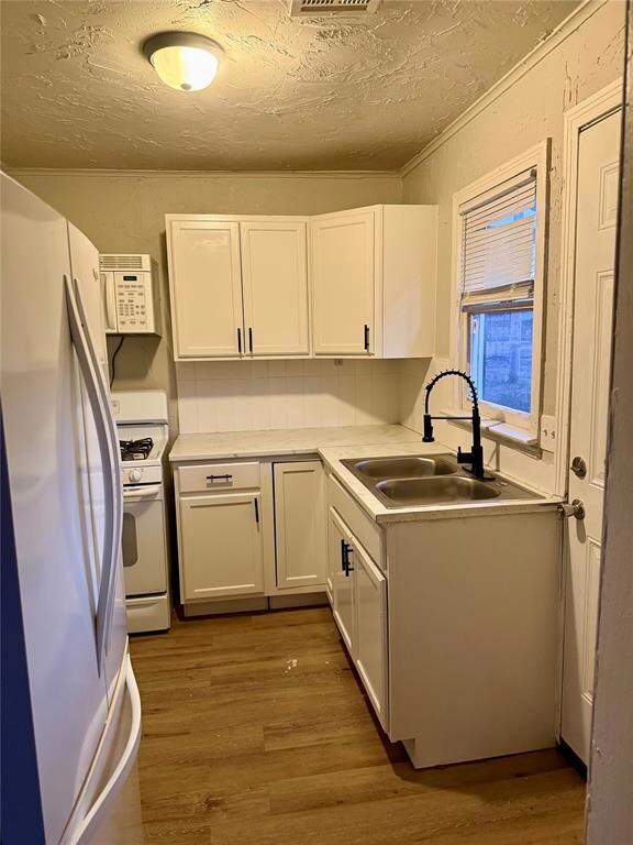 611 W Cherry St, Okemah, OK 74859 - photo 6