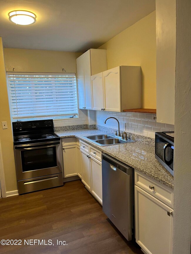 3018 Oak St, Jacksonville, FL 32205 - photo 6
