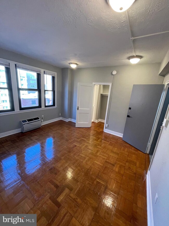 Swarthmore Condos unit 610, Washington, DC 20037 - photo 6