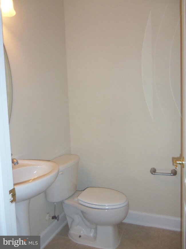 784 Raven Ave, Gaithersburg, MD 20877 - photo 7