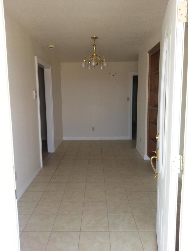 21315 Lutie Ave, Mojave, CA 93501 - photo 3