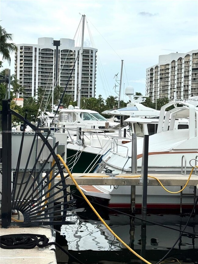 3553 Magellan Cir unit 3181, Miami, FL 33180 - photo 3