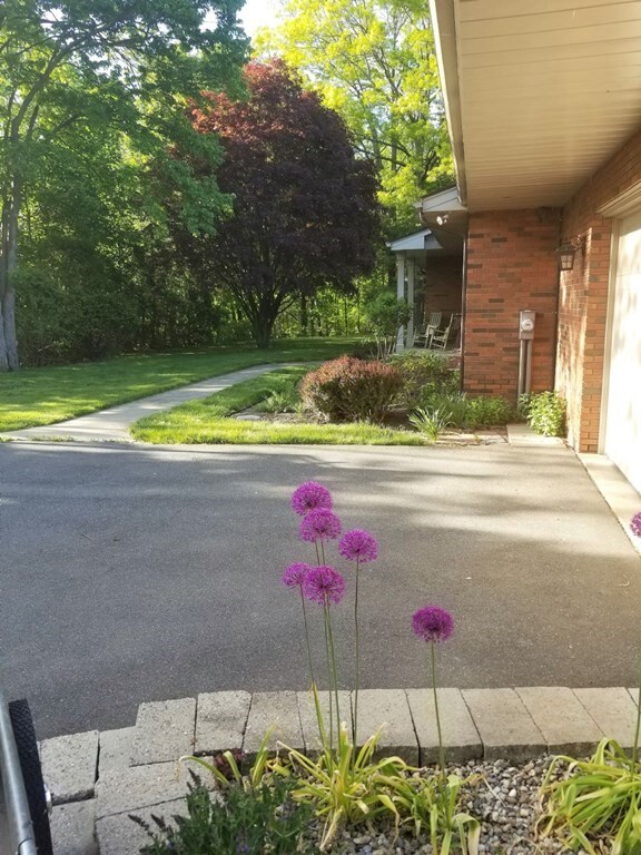 100 Cross Rd, Holyoke, MA 01040 - photo 2