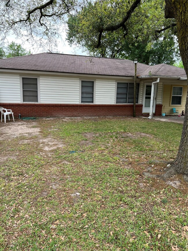 2210 Brea Crest St, Houston, TX 77093 - photo 2