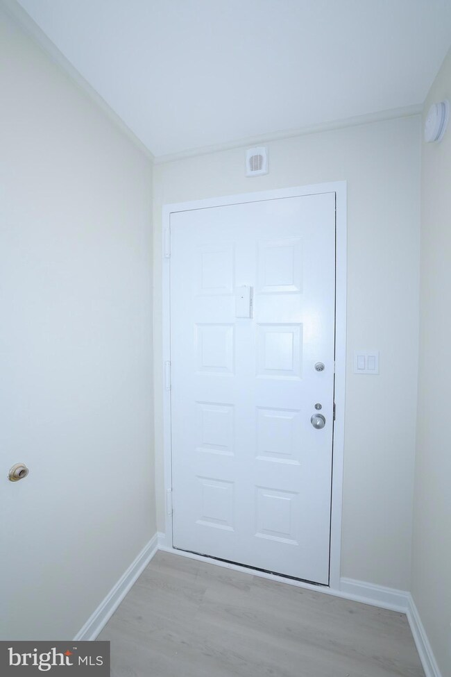 The Rotonda unit 718/720, McLean, VA 22102 - photo 4