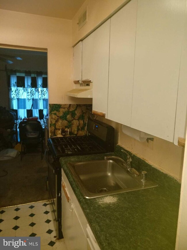 5915 Tamar Dr, Columbia, MD 21045 - photo 4