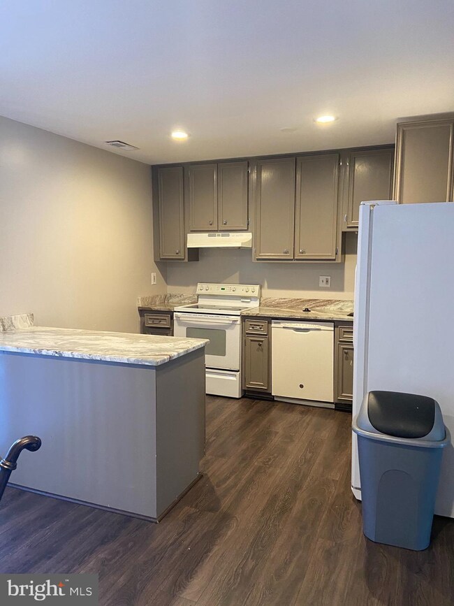 1495 Lowell Ct, Crofton, MD 21114 - photo 2