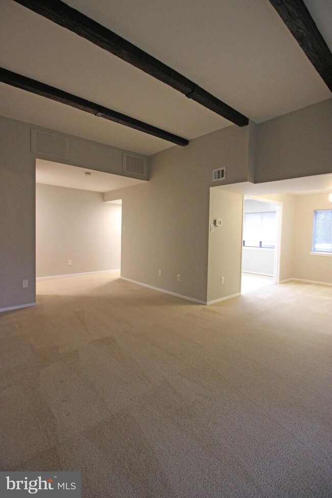 1662 Parkcrest Cir unit 400, Reston, VA 20190 - photo 6