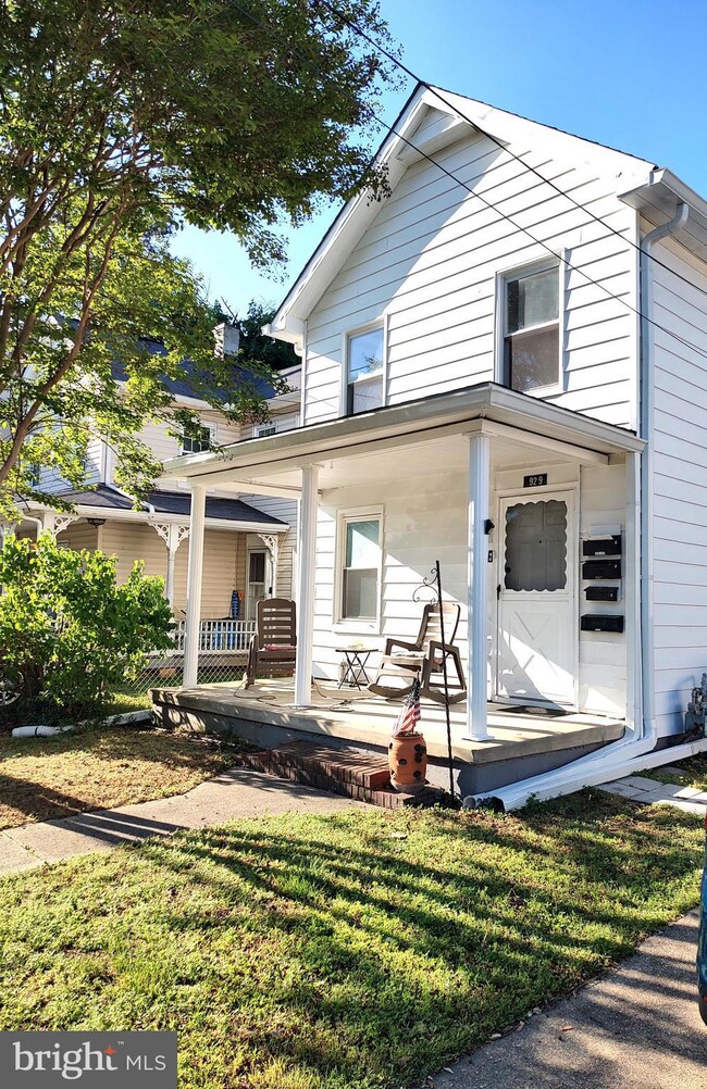 929 Montgomery St unit C, Laurel, MD 20707 - photo 2