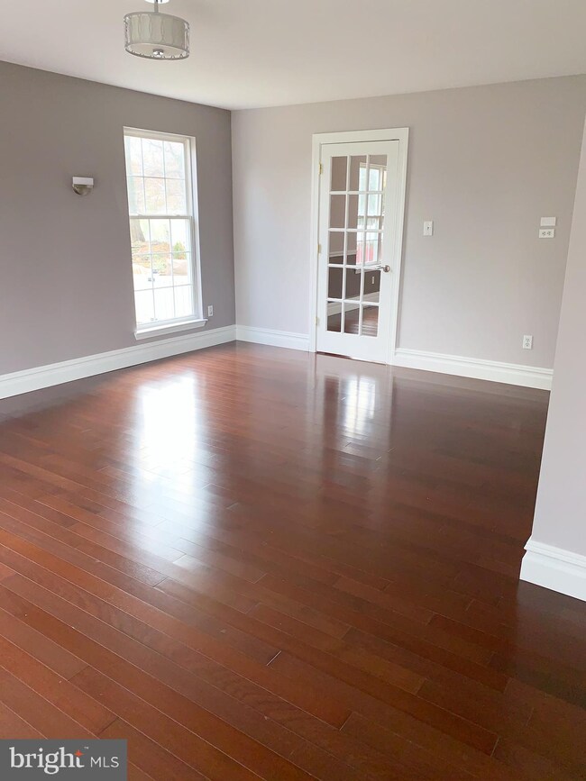 10 Thorn Briar Ln, Burlington, NJ 08016 - photo 4