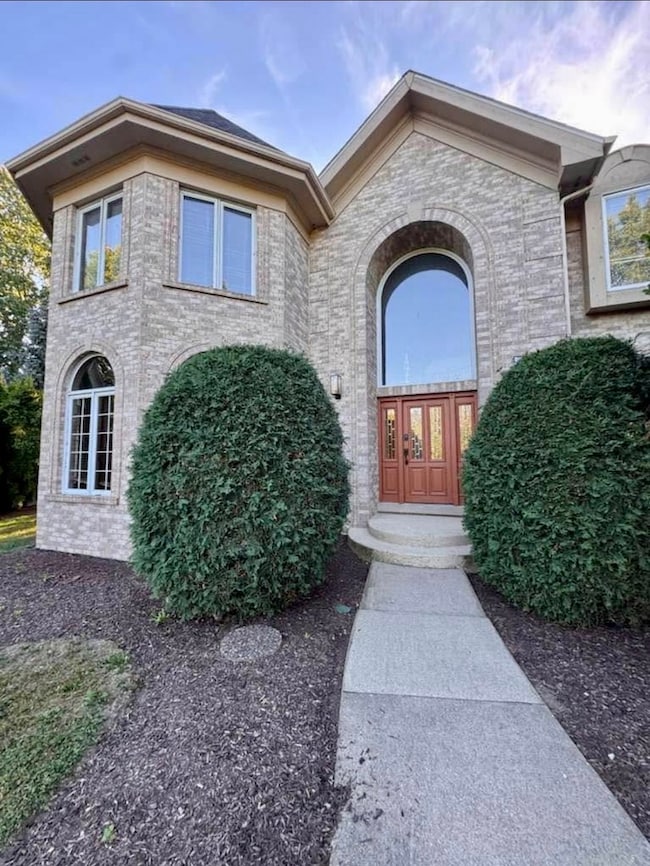 8S210 Stonehedge Ct, Naperville, IL 60540 - photo 2