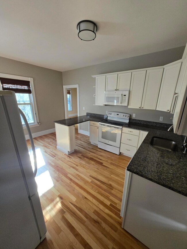 14 Boynton St, Portland, ME 04102 - photo 6