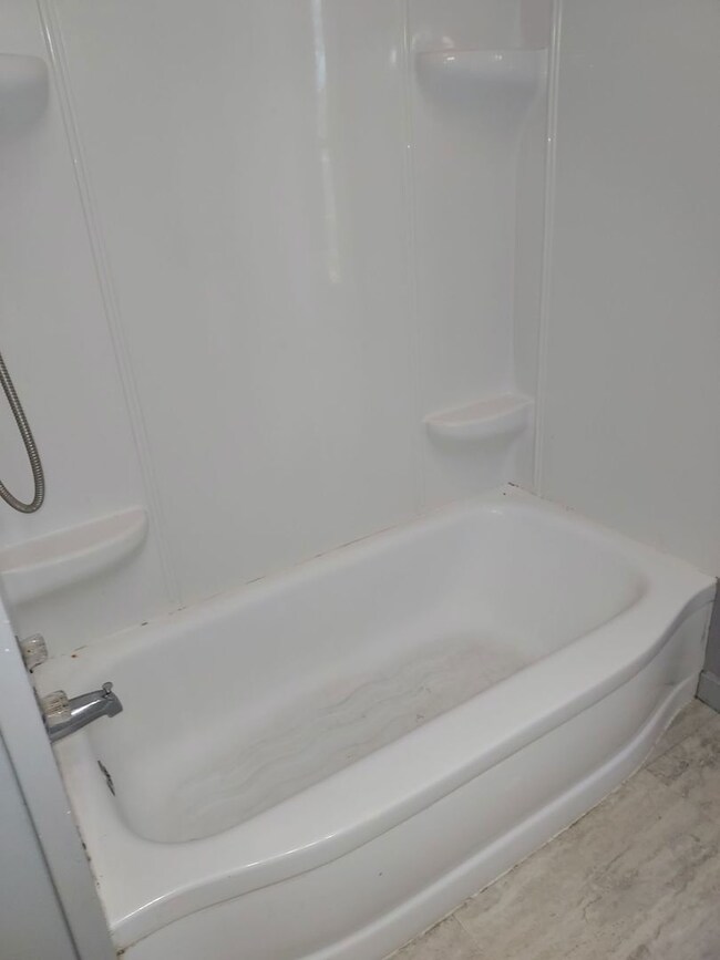 702 E Daggy St, Tuscola, IL 61953 - photo 5