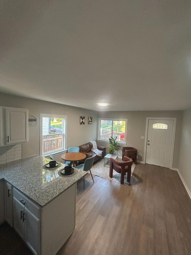 599 Whitethorne Ave, Columbus, OH 43223 - photo 4