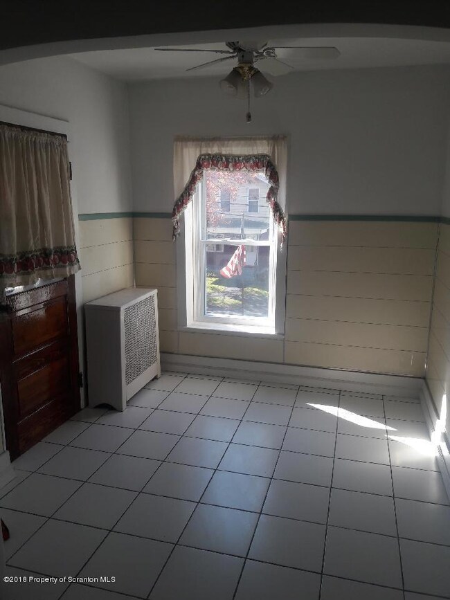 515 E Market Unit 2 St, Scranton, PA 18509 - photo 2