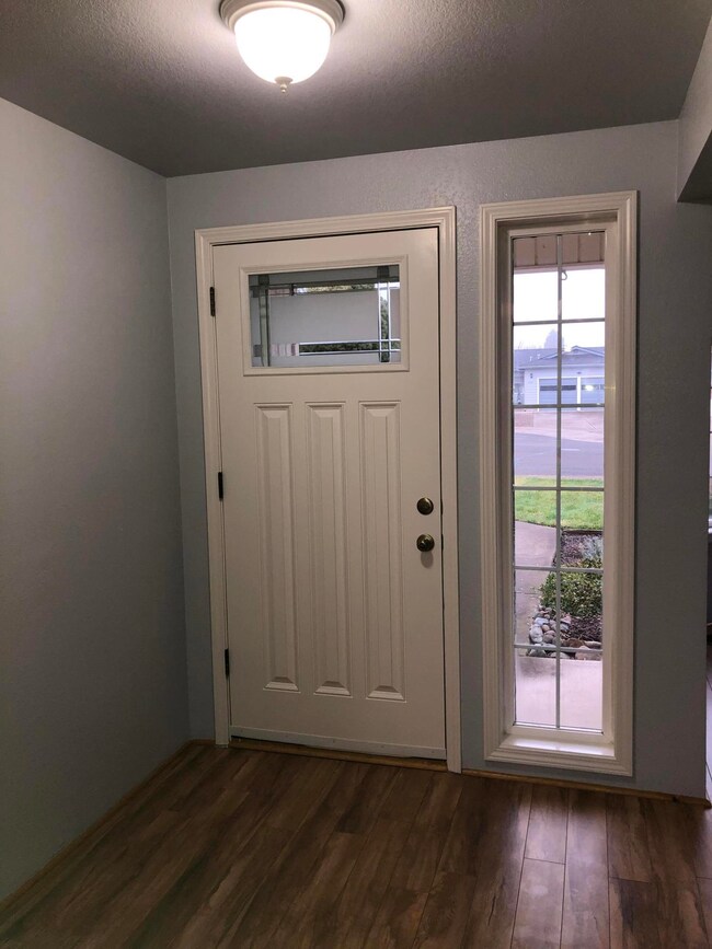 146 Southgate Ct, Central Point, OR 97502 - photo 3