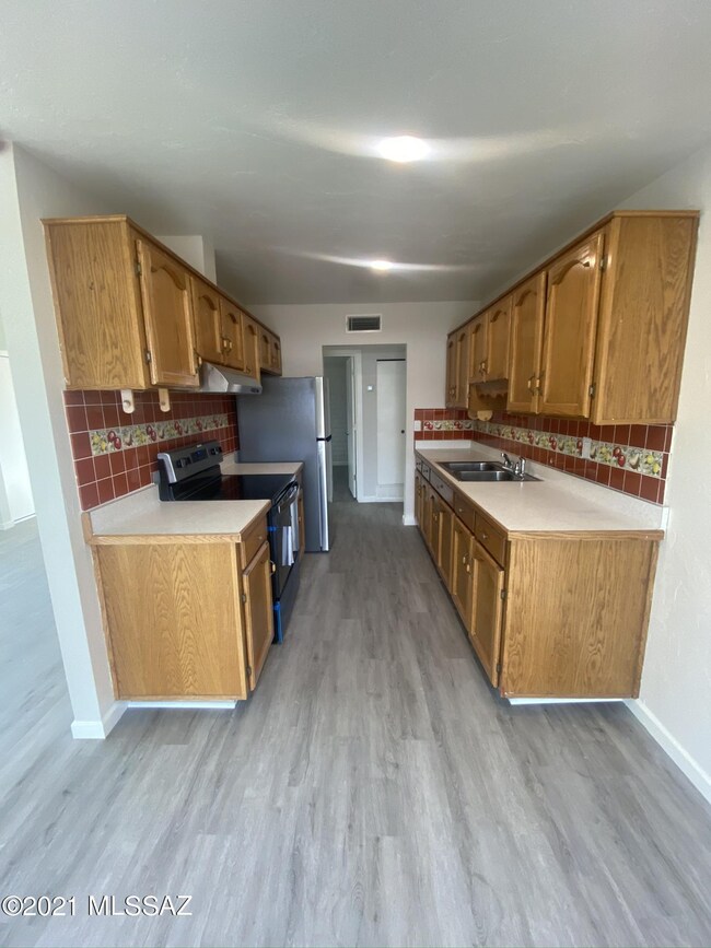 8145 E Nicaragua Dr, Tucson, AZ 85730 - photo 7