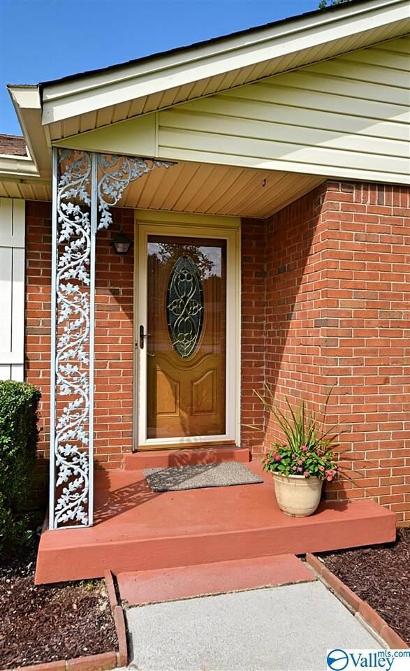 6404 Chadwell Rd SW, Huntsville, AL 35802 - photo 2