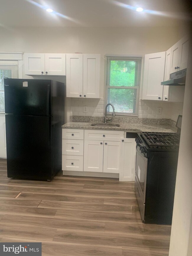 220 Hamilton Ave, Darby, PA 19023 - photo 6