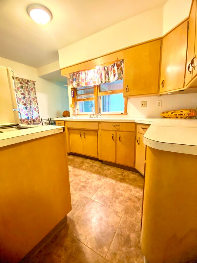 1664 Hawthorne Ave, Waterloo, IA 50702 - photo 3