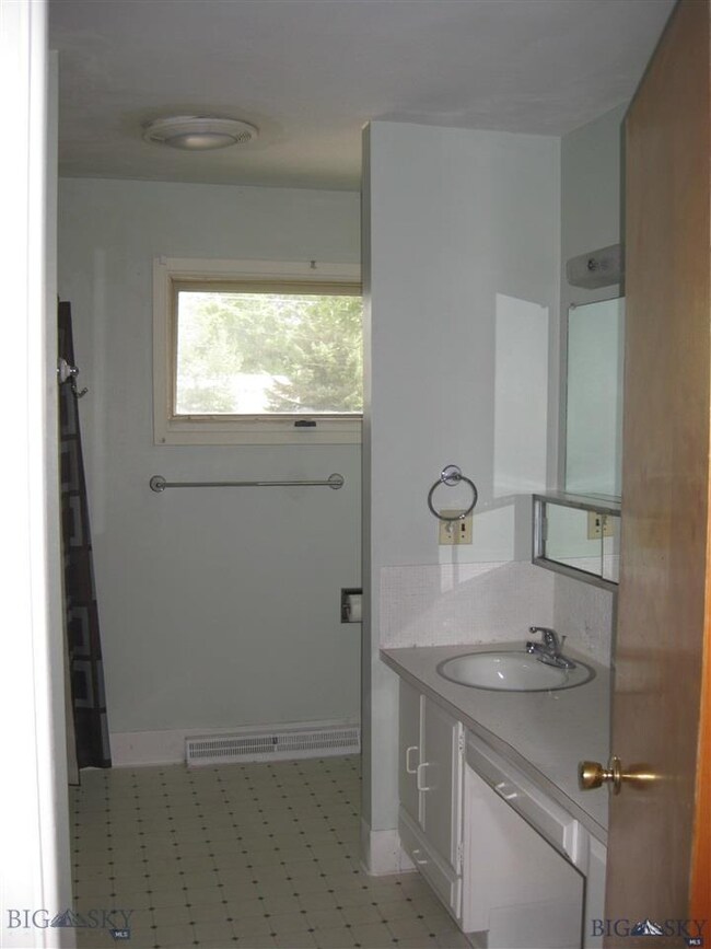 308 & 308.5 S 13th Ave, Bozeman, MT 59715 - photo 5