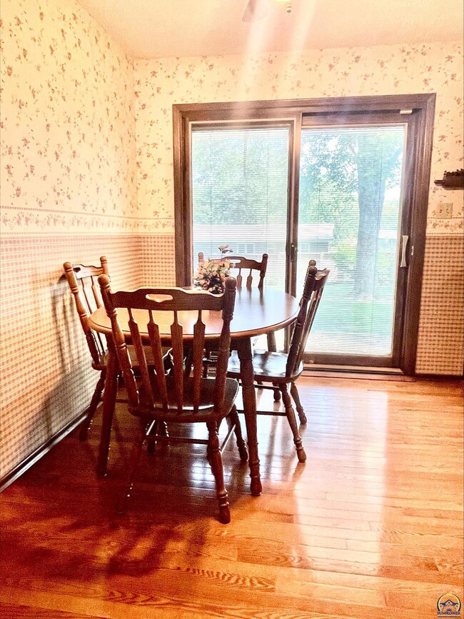 1814 SW 36th Terrace, Topeka, KS 66611 - photo 7