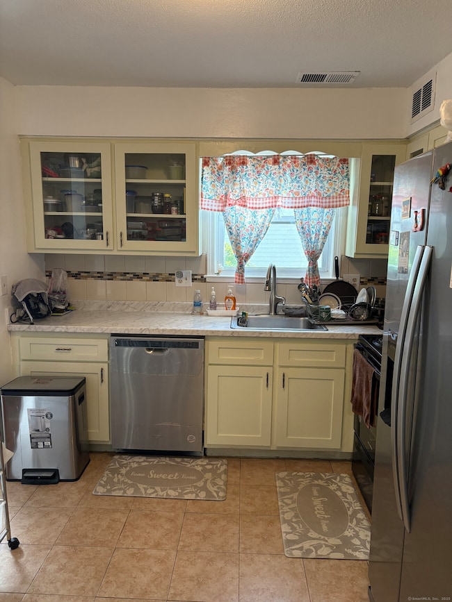 25 Padanaram Rd unit 13, Danbury, CT 06811 - photo 2