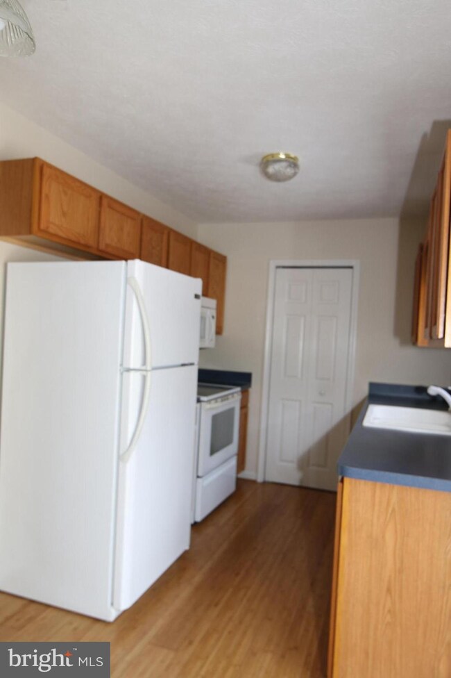 259 Longwood Dr, Bunker Hill, WV 25413 - photo 3