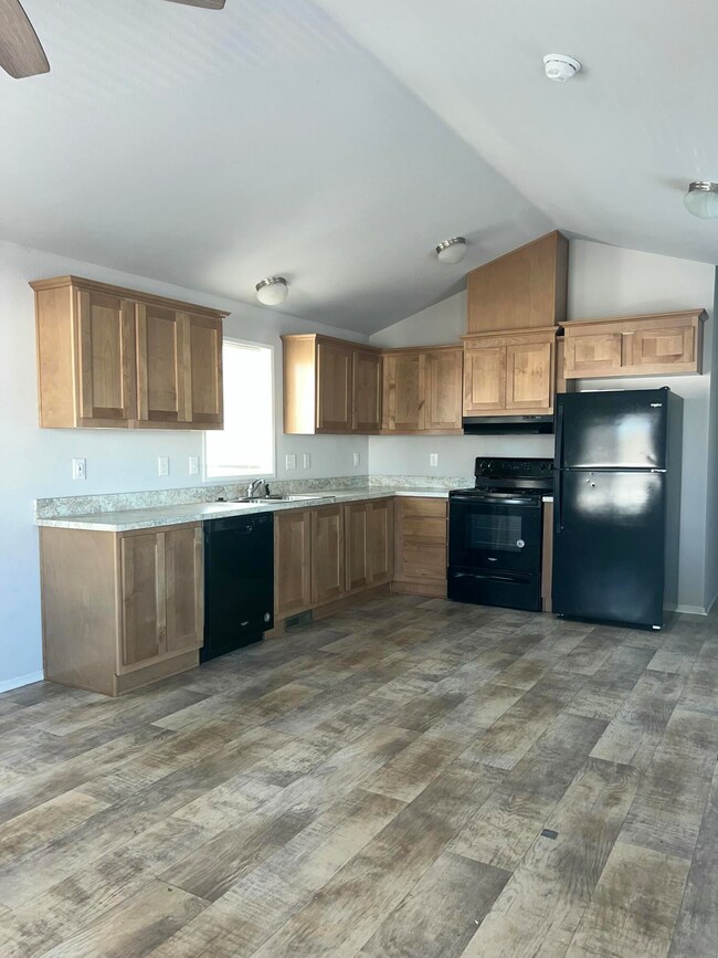 4000 Round Lake Rd. #96