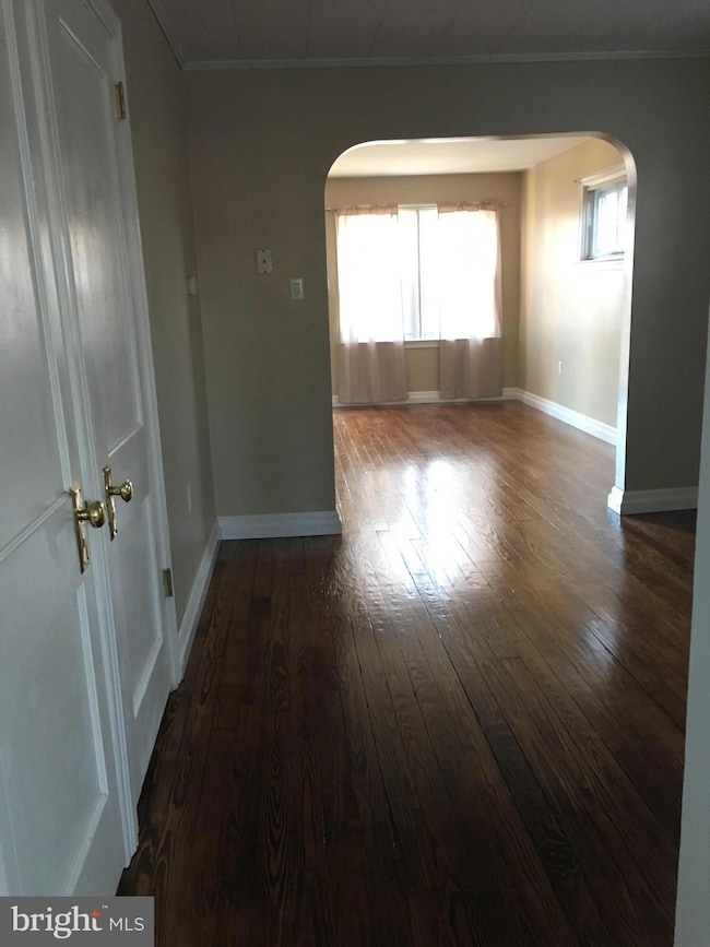 233 Locust St, New Holland, PA 17557 - photo 2