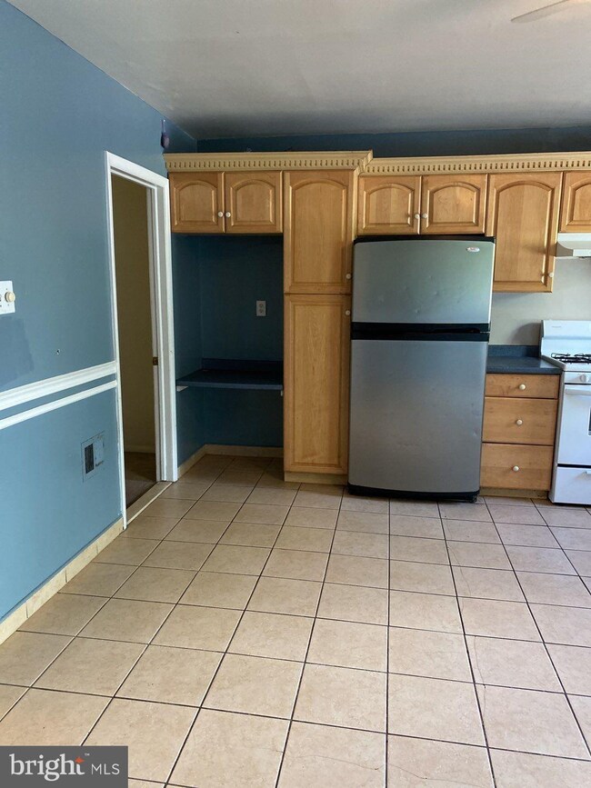 2815 Maxwell St, Philadelphia, PA 19136 - photo 5