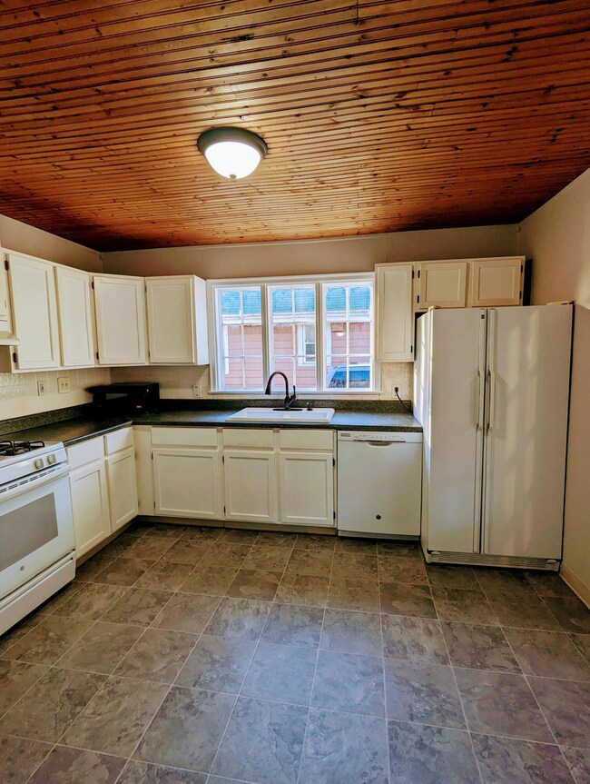 51 N Broad St - kitchen