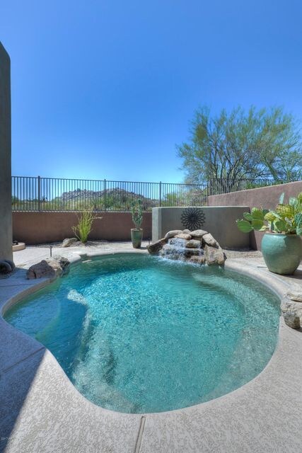 029_Pool Entry