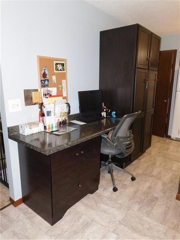 Desk Area Located In Kitchen/Dining Room Area!