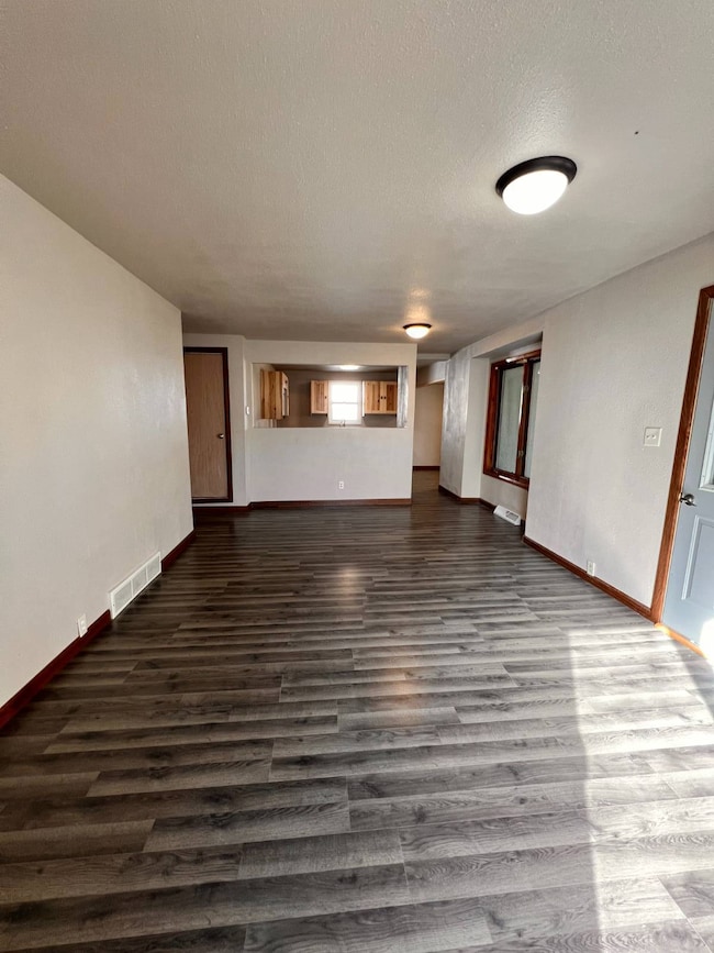 1232 Cheyenne Ave, Alliance, NE 69301 - photo 3